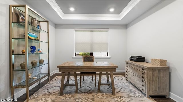 10428 Ventana LN, Naples, FL 34120