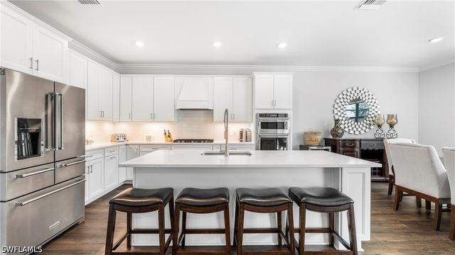 10428 Ventana LN, Naples, FL 34120