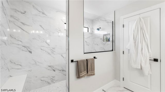 10428 Ventana LN, Naples, FL 34120