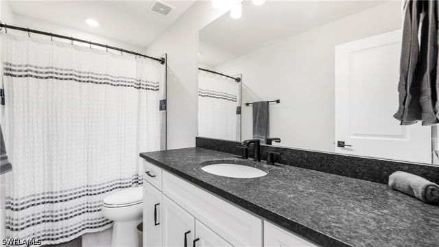 10428 Ventana LN, Naples, FL 34120