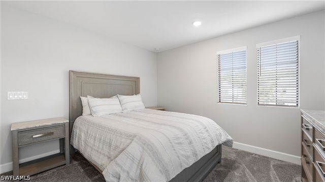 10428 Ventana LN, Naples, FL 34120