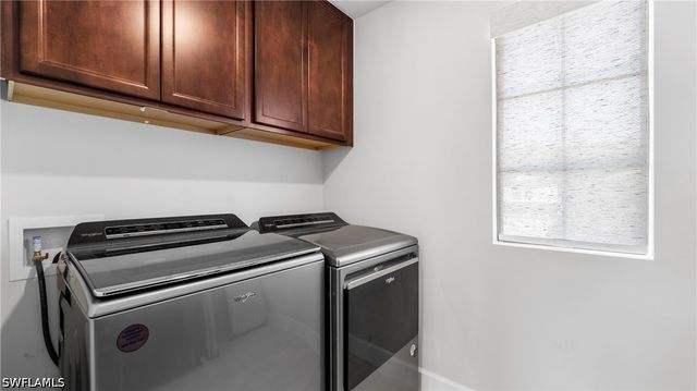 10428 Ventana LN, Naples, FL 34120