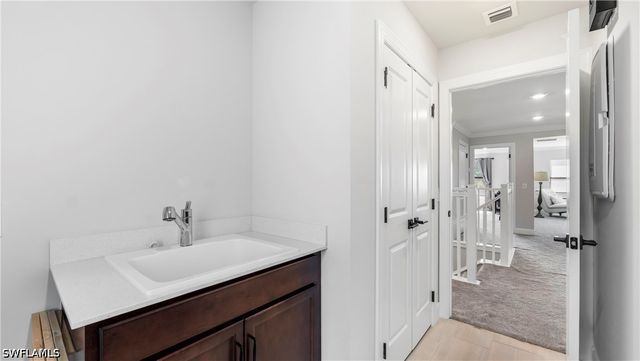 10428 Ventana LN, Naples, FL 34120