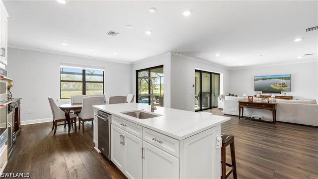 10428 Ventana LN, Naples, FL 34120