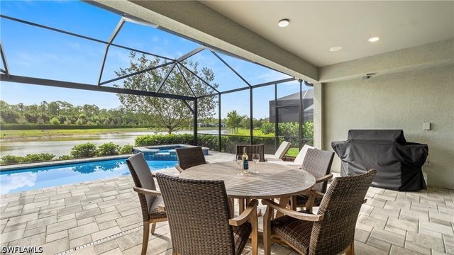 10428 Ventana LN, Naples, FL 34120