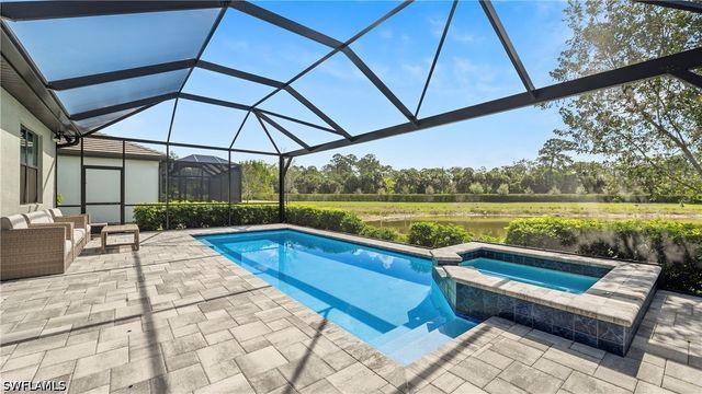 10428 Ventana LN, Naples, FL 34120