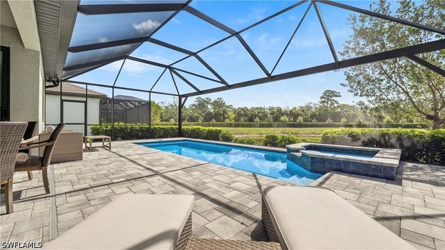 10428 Ventana LN, Naples, FL 34120