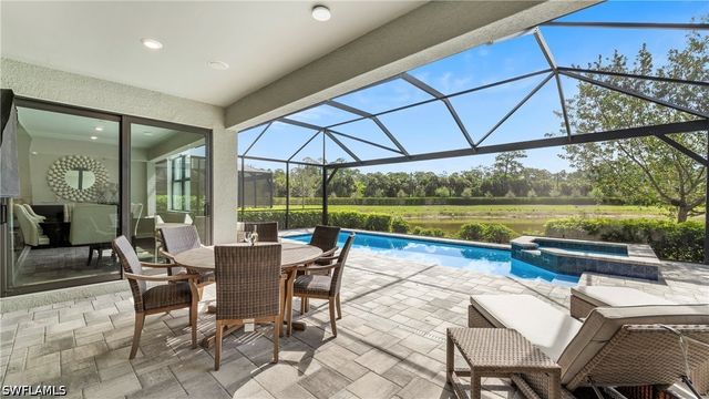 10428 Ventana LN, Naples, FL 34120