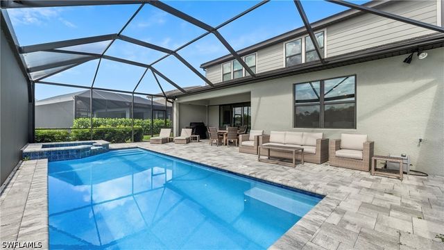 10428 Ventana LN, Naples, FL 34120