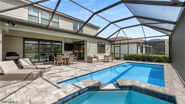 10428 Ventana LN, Naples, FL 34120