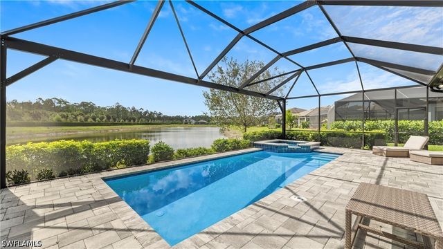 10428 Ventana LN, Naples, FL 34120