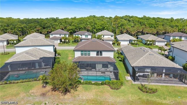 10428 Ventana LN, Naples, FL 34120