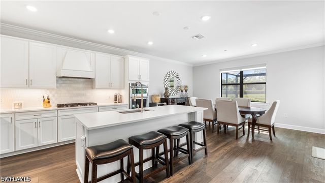 10428 Ventana LN, Naples, FL 34120