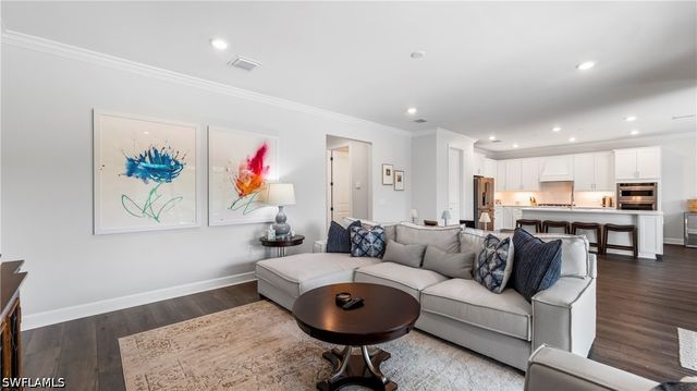 10428 Ventana LN, Naples, FL 34120