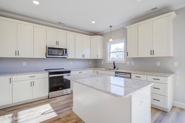 943 Sugar Hollow Road, Piney Flats, TN 37686