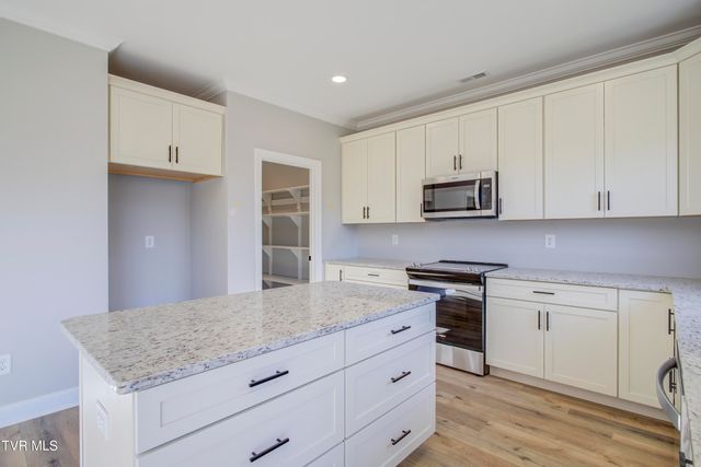 943 Sugar Hollow Road, Piney Flats, TN 37686