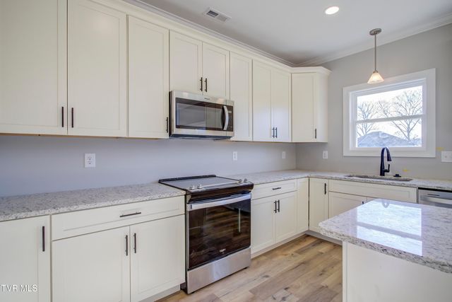 943 Sugar Hollow Road, Piney Flats, TN 37686