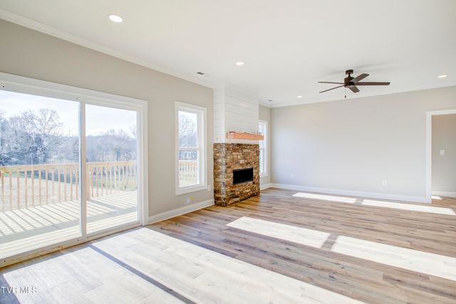 943 Sugar Hollow Road, Piney Flats, TN 37686