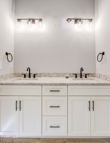 943 Sugar Hollow Road, Piney Flats, TN 37686