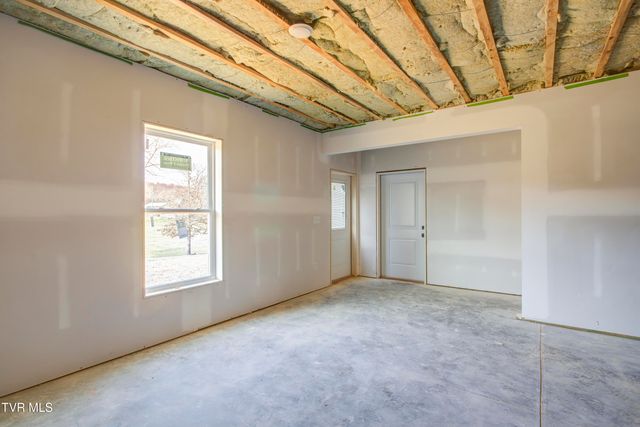 943 Sugar Hollow Road, Piney Flats, TN 37686