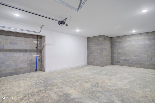 943 Sugar Hollow Road, Piney Flats, TN 37686