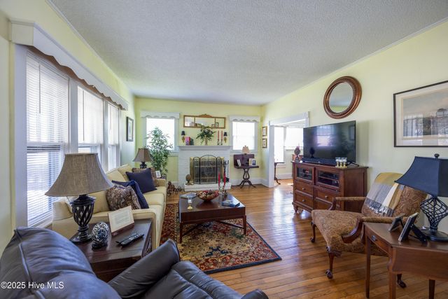 103 W Pleasant Street, Roseboro, NC 28382