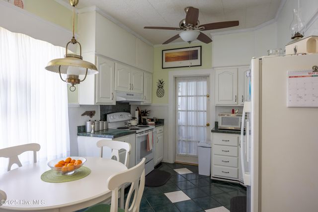 103 W Pleasant Street, Roseboro, NC 28382
