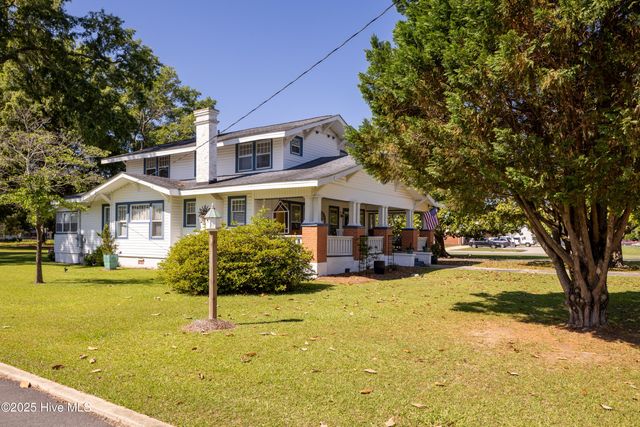 103 W Pleasant Street, Roseboro, NC 28382