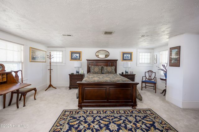 103 W Pleasant Street, Roseboro, NC 28382
