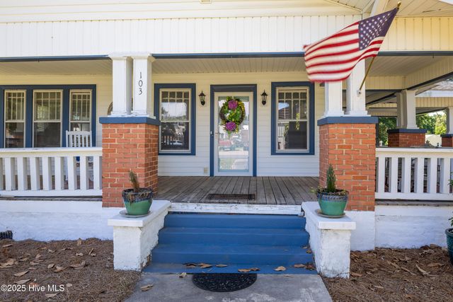 103 W Pleasant Street, Roseboro, NC 28382
