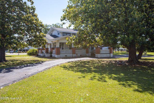 103 W Pleasant Street, Roseboro, NC 28382