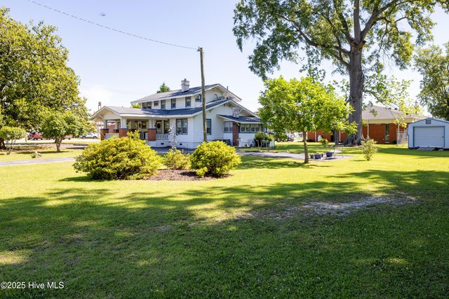 103 W Pleasant Street, Roseboro, NC 28382
