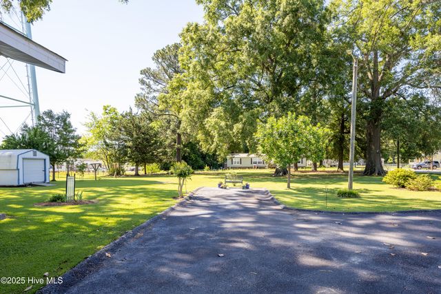 103 W Pleasant Street, Roseboro, NC 28382