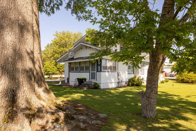 103 W Pleasant Street, Roseboro, NC 28382