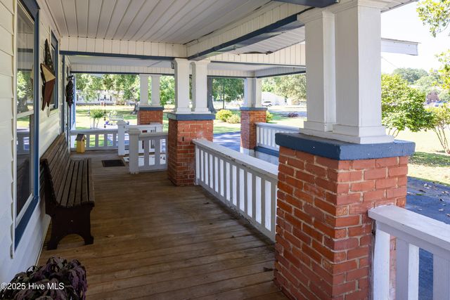 103 W Pleasant Street, Roseboro, NC 28382