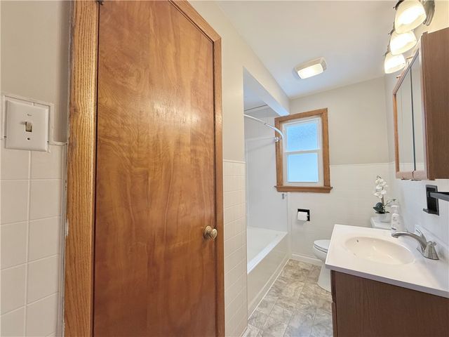 332 E Maitland Ln, Neshannock Twp, PA 16105