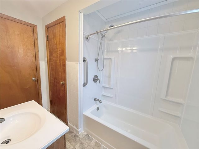 332 E Maitland Ln, Neshannock Twp, PA 16105