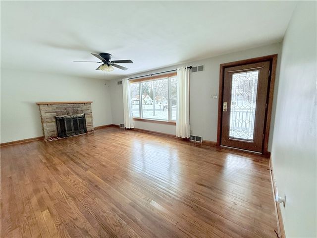 332 E Maitland Ln, Neshannock Twp, PA 16105