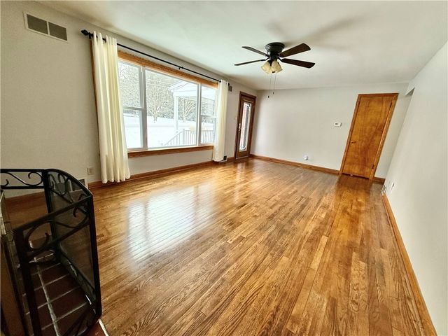 332 E Maitland Ln, Neshannock Twp, PA 16105