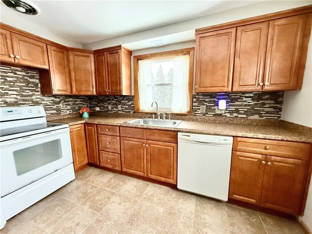 332 E Maitland Ln, Neshannock Twp, PA 16105