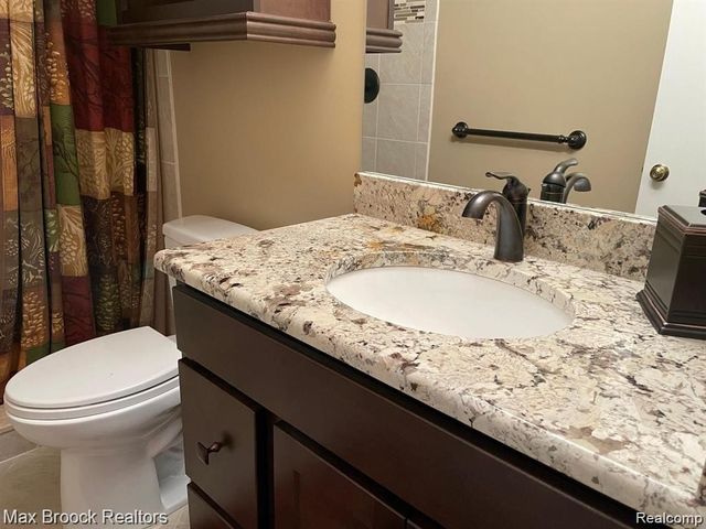 4585 Laurel Club Circle, West Bloomfield, MI 48323