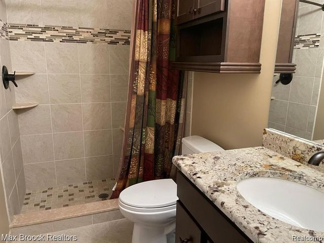 4585 Laurel Club Circle, West Bloomfield, MI 48323