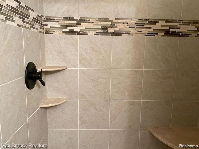 4585 Laurel Club Circle, West Bloomfield, MI 48323