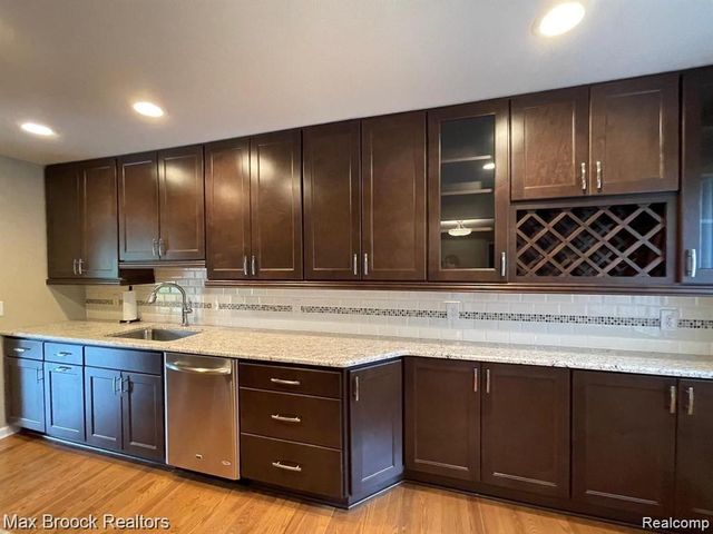 4585 Laurel Club Circle, West Bloomfield, MI 48323