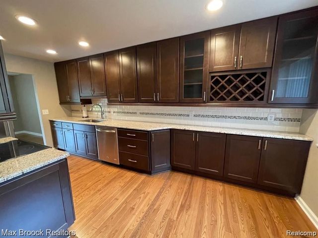 4585 Laurel Club Circle, West Bloomfield, MI 48323