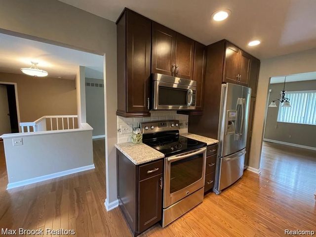 4585 Laurel Club Circle, West Bloomfield, MI 48323