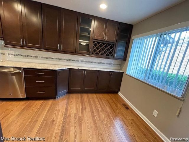 4585 Laurel Club Circle, West Bloomfield, MI 48323