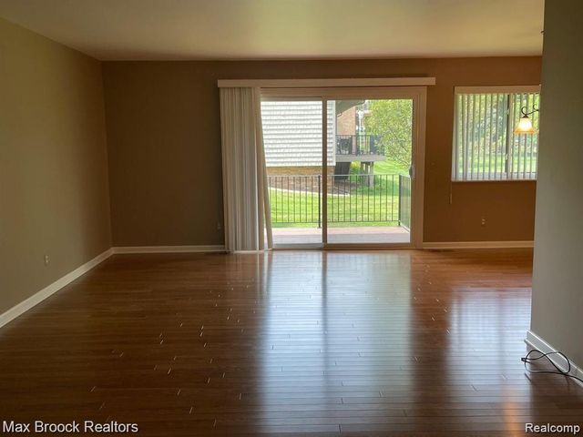4585 Laurel Club Circle, West Bloomfield, MI 48323