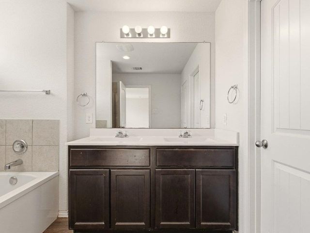 128 Dylan DR, San Marcos, TX 78666