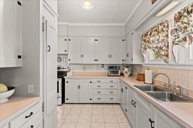 53 Ashland St, Taunton, MA 02780